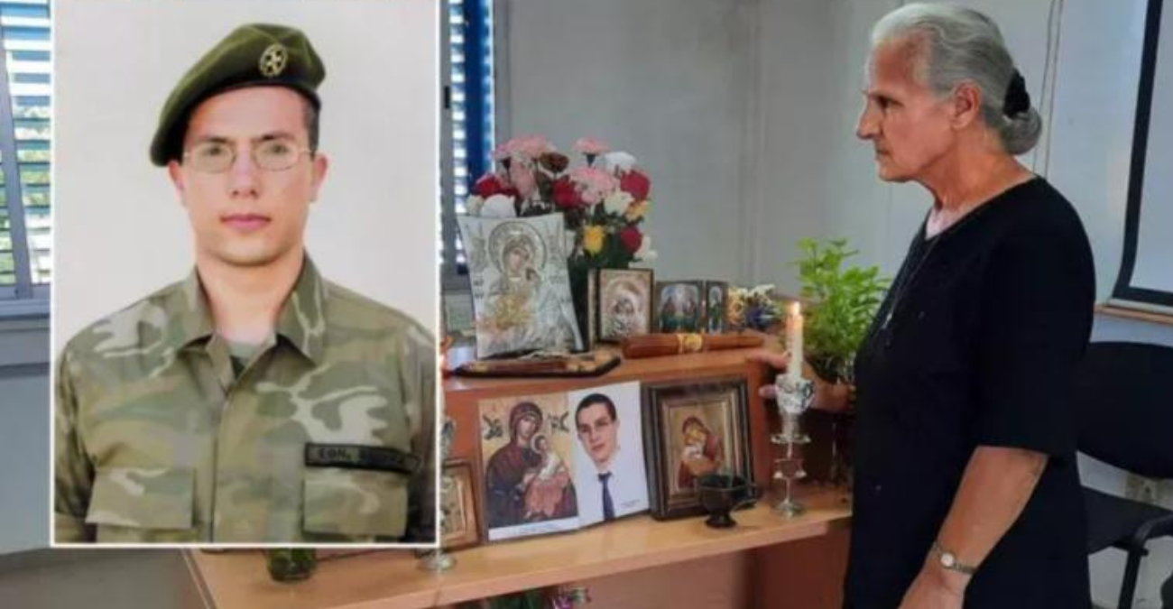 Συγκλονίζει η ανάρτηση της μητέρας του Θανάση 21 χρόνια μετά τον θάνατο του -Η φωτογραφία με το AI - «Αν δεν ήταν ο Στρατός, θα είχα το παιδί μου τώρα»