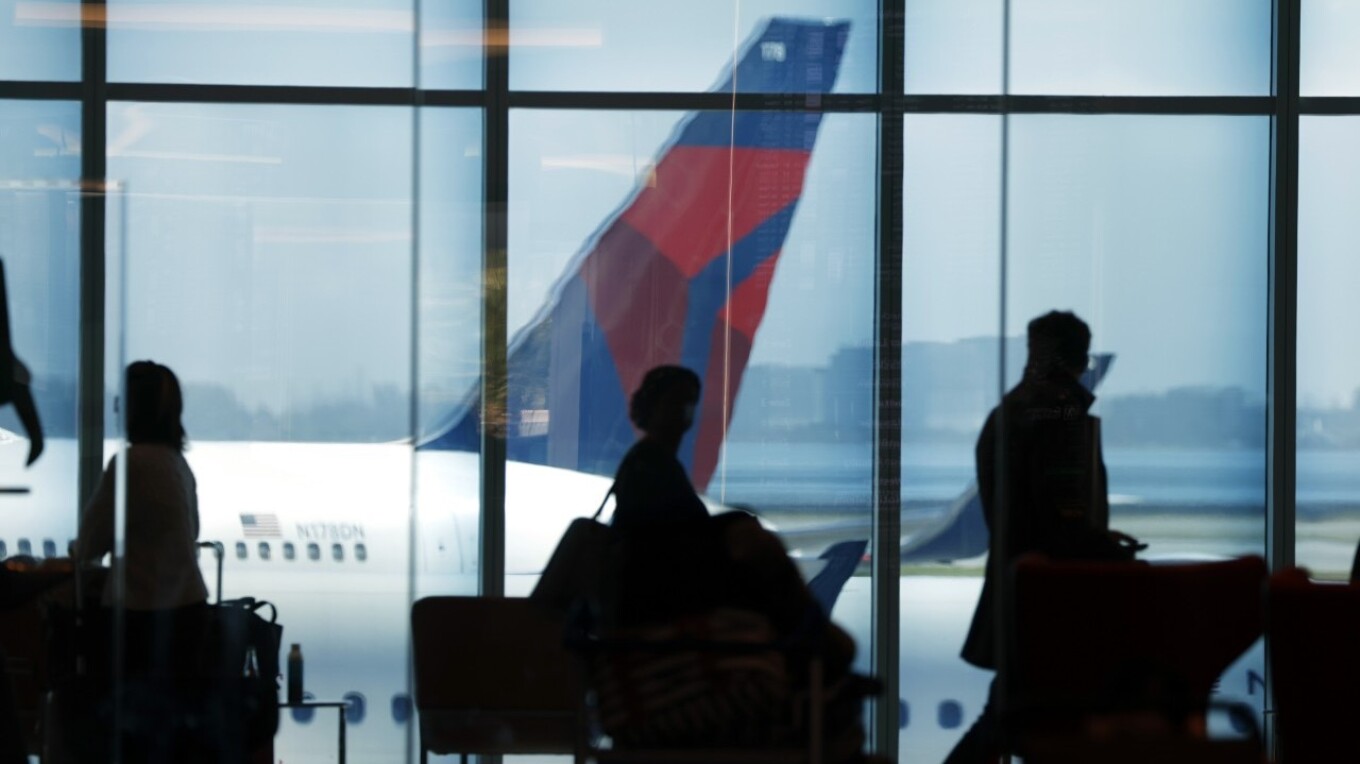 Πρωτοφανής αναστάτωση στα αμερικανικά αεροδρόμια: Πάνω από 1.000 πτήσεις ακυρώθηκαν, χιλιάδες καθυστέρησαν λόγω του shutdown