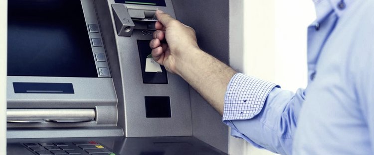 Ένα ΑΤΜ σε κάθε κοινότητα ζητά η Βουλή - «Το πρόβλημα δεν λύνεται με cash-back»