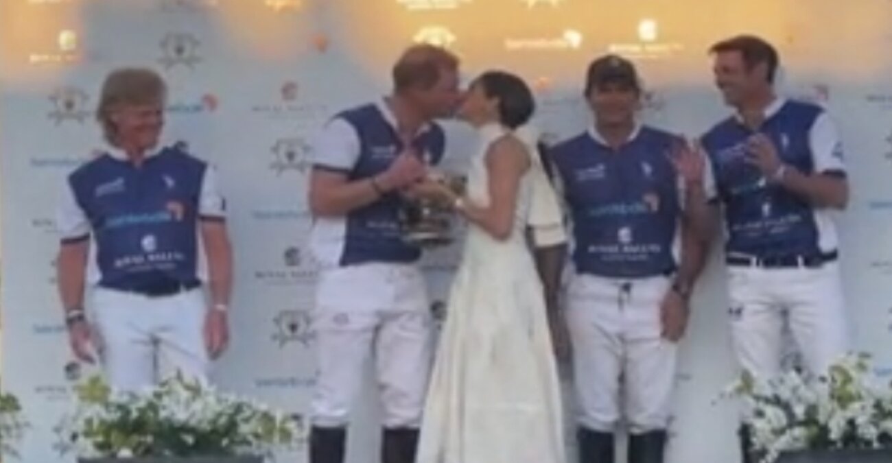 Μέγκαν Μαρκλ: Το φιλί στον πρίγκιπα Χάρι μετά από αγώνα πόλο που κέρδισε - Δείτε βίντεο