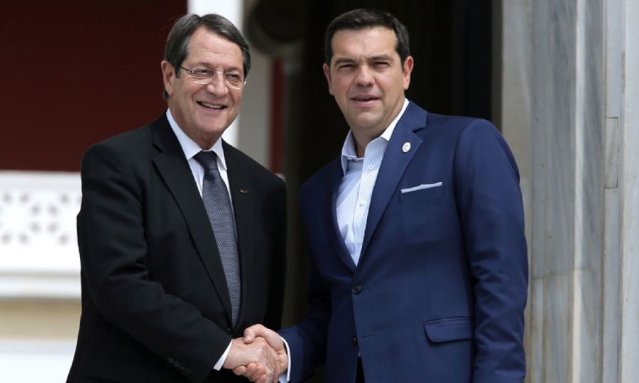 Με αναφορές στις διαπραγματεύσεις για Κυπριακό στο Κραν Μοντανά το βιβλίο του Αλέξη Τσίπρα - Επιφυλακτικός και απογοητευμένος ο Αναστασιάδης