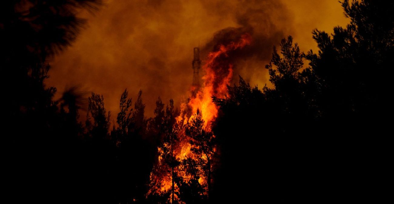 Πυρκαγιές Ελλάδα: Παραμένει μεγάλο το πύρινο μέτωπο στη Βοιωτία - Αγωνία για τους ισχυρούς ανέμους