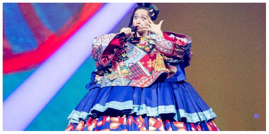 Eurovision Hμιτελικός 2021: Η Ρωσία και το φόρεμα υπερπαραγωγή που σίγουρα θα μείνει αξέχαστο - ΒΙΝΤΕΟ