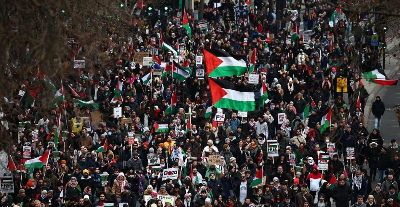 Μεσανατολικό: Ογκώδεις διαδηλώσεις σε Ουάσινγκτον και Λονδίνο για την κατάπαυση πυρός στη Λωρίδα της Γάζας
