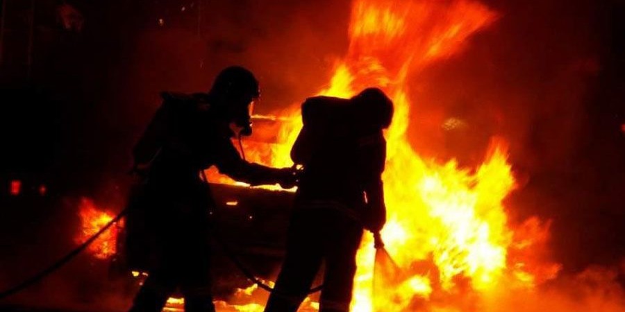 Όχημα τυλίχτηκε στις φλόγες στην Λάρνακα - Έρευνες για τα αίτια 