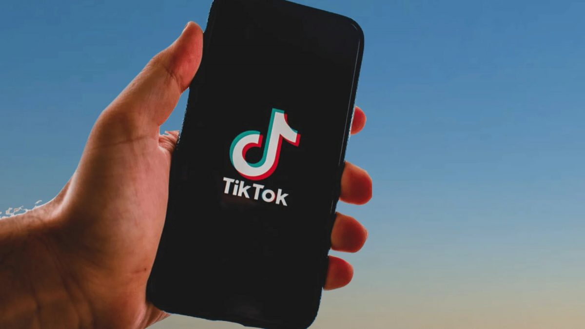 Αυτό είναι το πιο… χαζό trend στο TikTok – Ο πόνος γίνεται viral