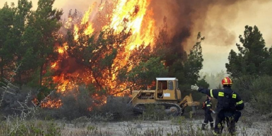 ΕΚΤΑΚΤΟ – ΛΕΜΕΣΟΣ: Ανεξέλεγκτη πυρκαγιά – Απειλείται κατοικία  