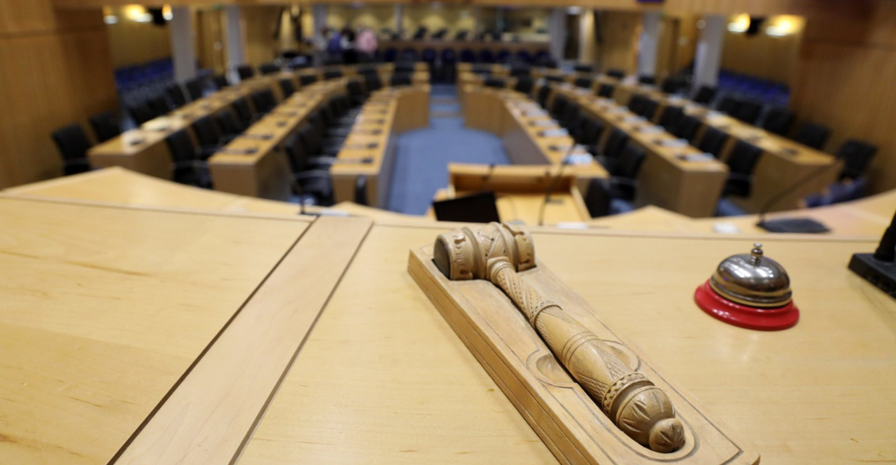 Βουλή: Αρχίζει συζήτηση για τηλεργασία δημοσίου - Στο τελικό στάδιο οι άμεσες ξένες επενδύσεις