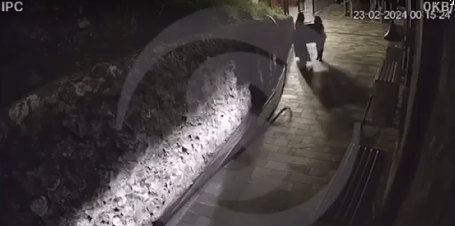 Νέο βίντεο για το «Ιερό σκάνδαλο» - Μετέφεραν μεγάλο μαύρο αντικείμενο μέσα στη νύχτα