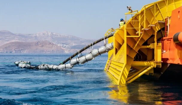 Interconnector: Κρίσιμη ευρεία σύσκεψη για την τελική απόφαση – Καθησυχάζει η Ελληνική κυβέρνηση για το γεωπολιτικό ρίσκο