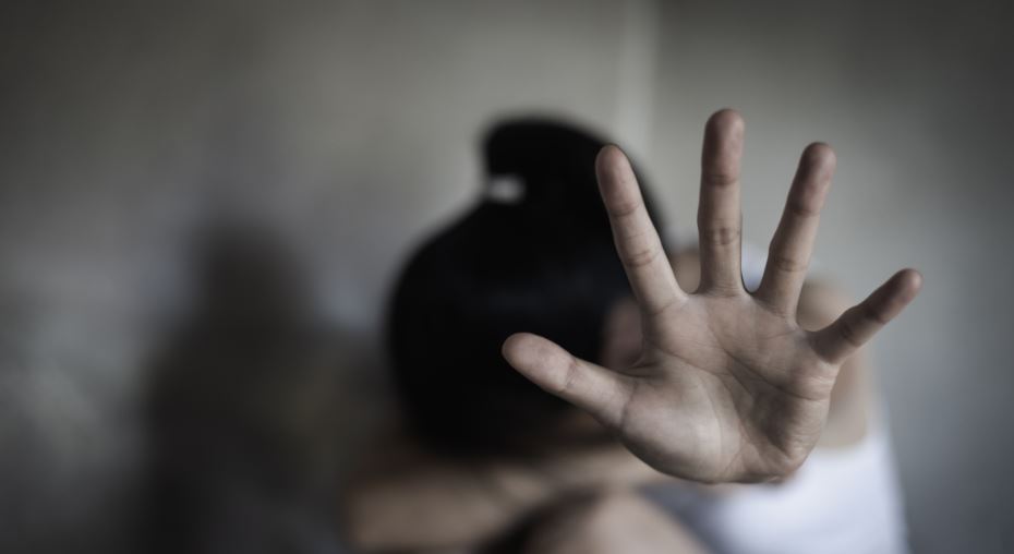 Εφιάλτης για 32χρονη στο Διδυμότειχο: Την κρατούσε φυλακισμένη ο σύντροφός της, τη χτυπούσε και τη βίαζε