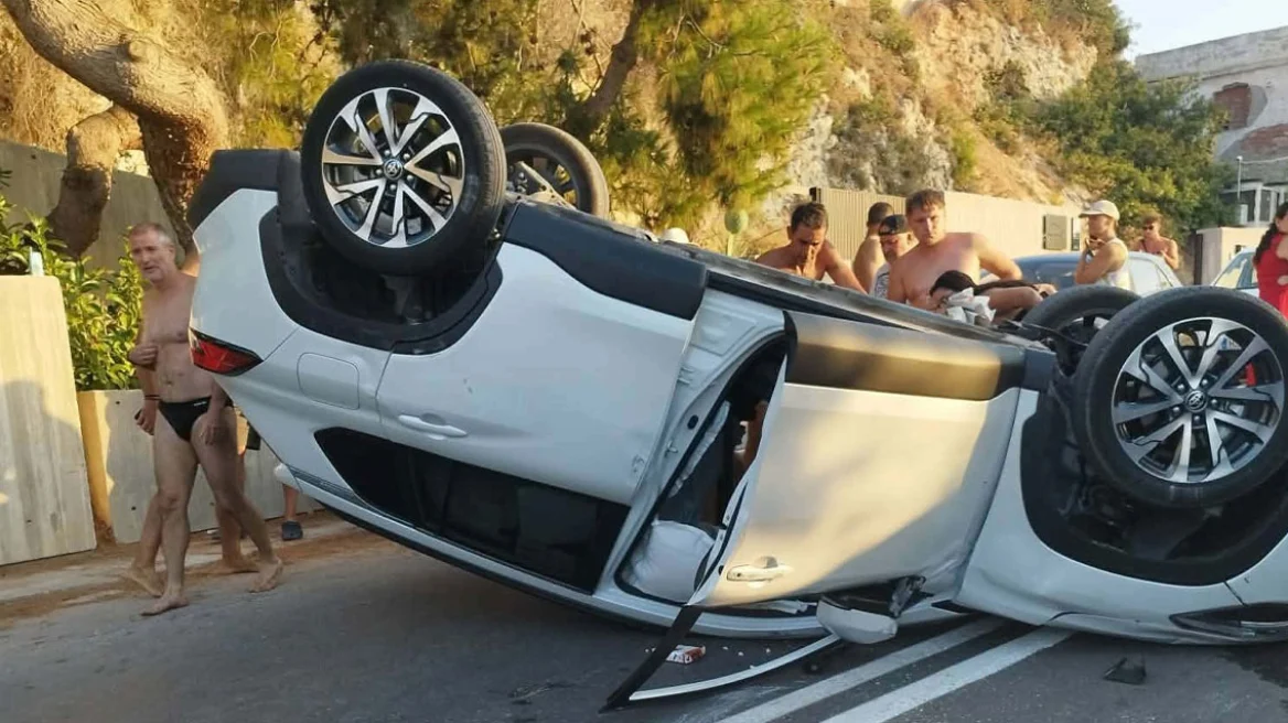 Μεθυσμένος οδηγός στα Χανιά τουμπάρισε το αυτοκίνητό του μπροστά στα μάτια ζευγαριού που αρραβωνιαζόταν