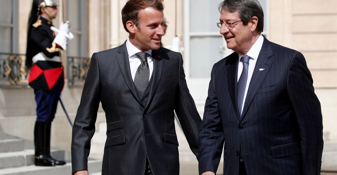 Στο Παρίσι ο Πρόεδρος - Συνάντηση με Μακρόν
