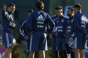 Κόπα Αμέρικα: «ΣΚΟΝΑΚΙ» Μέσι στον προπονητή της Αργεντινής για το ματς με το Κατάρ!
