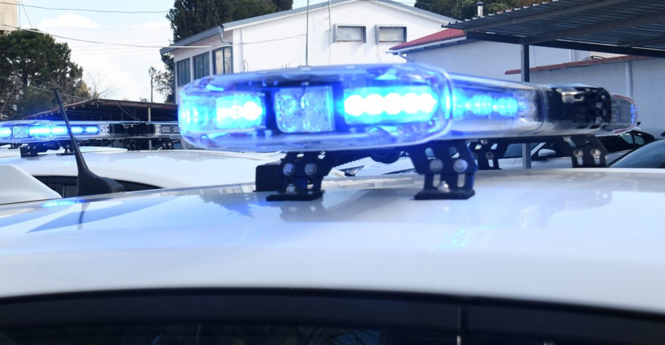 Τροχαίο ατύχημα με δύο οχήματα - Αποκόπηκε πάσσαλος της ΑΗΚ, προκλήθηκε διακοπή ρεύματος 