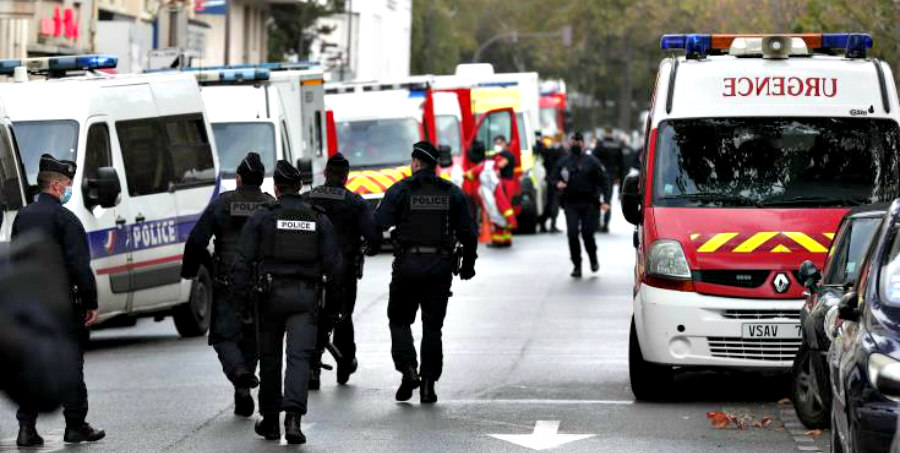 Τέσσερεις τραυματίες από επίθεση αγνώστων με μαχαίρι στο Παρίσι κοντά στα παλαιά γραφεία του Charlie Hebdo 