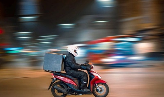 Τρόμος για 24χρονο διανομέα στη Λεμεσό: Κουκουλοφόροι του επιτέθηκαν με ξύλα και μαχαίρι - Διέφυγε πεζός 