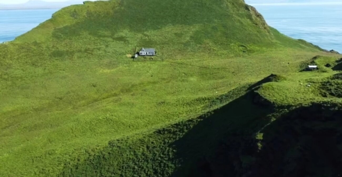 Το πιο μοναχικό σπίτι στον κόσμο: Που βρίσκεται και ο λόγος που δεν επιτρέπονται οι τουρίστες - Δείτε βίντεο