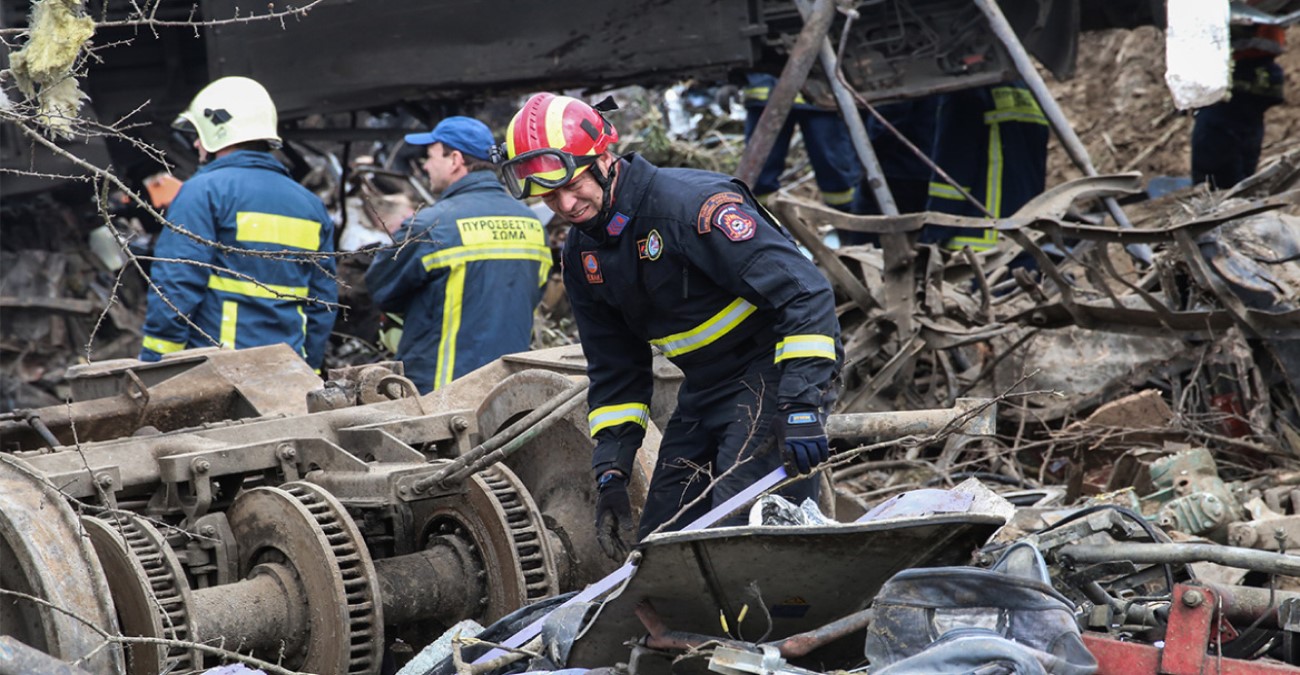 Ολομέλεια: Ενός λεπτού σιγή για τα θύματα του σιδηροδρομικού δυστυχήματος στα Τέμπη