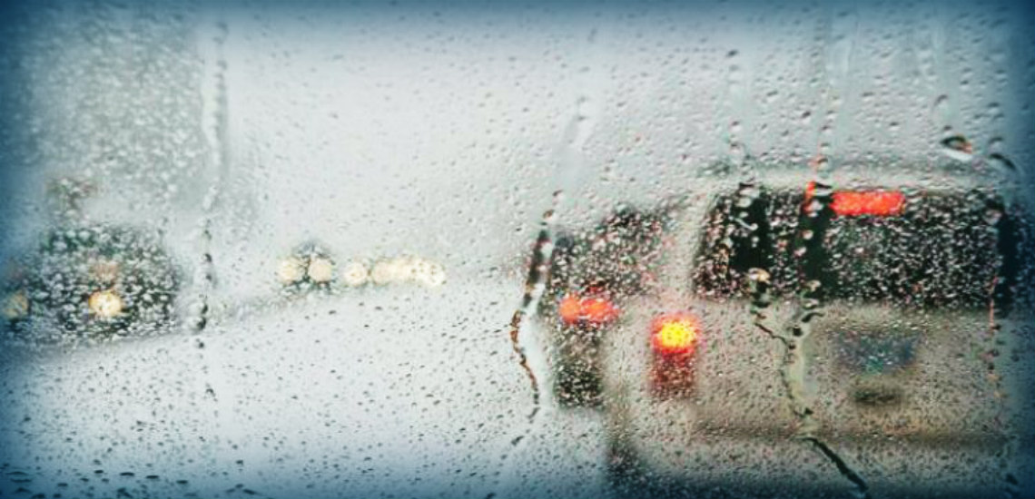 ΟΔΗΓΟΙ - ΠΡΟΣΟΧΗ: Συσσώρευση νερού στον αυτοκινητόδρομο - Kαταρρακτώδες βροχές