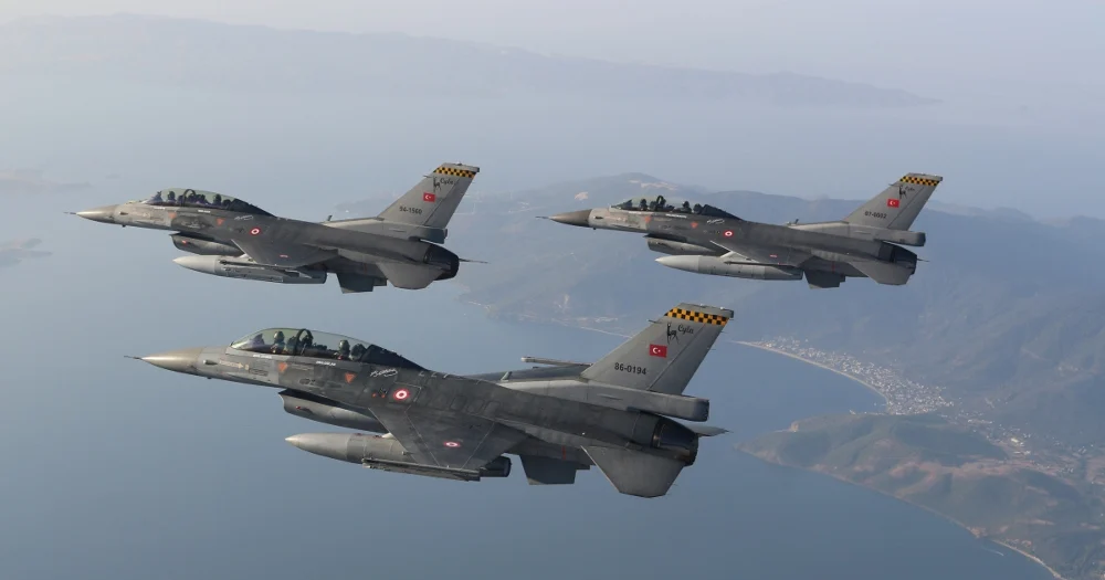 Δεν σταματούν να προκαλούν οι Τούρκοι πάνω από το Αιγαίο – Δεκάδες παραβιάσεις από οπλισμένα F-16