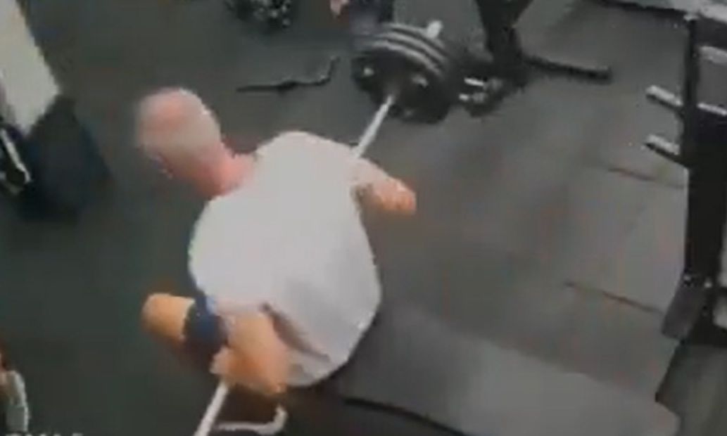 Video: Φρικτός θάνατος σε γυμναστήριο - Τον καταπλάκωσε η μπάρα