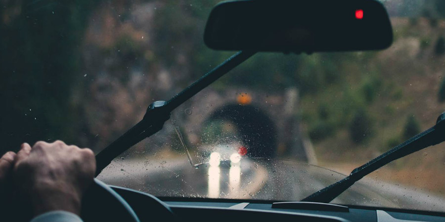 Οδήγηση σε βροχερές συνθήκες - Συστάσεις από την Αστυνομία