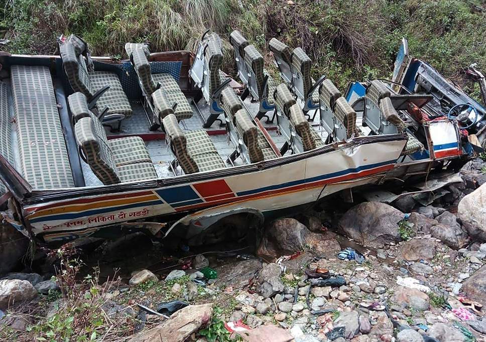 Τραγωδία στην Ινδία: Λεωφορείο έπεσε σε χαράδρα -Τουλάχιστον 47 νεκροί