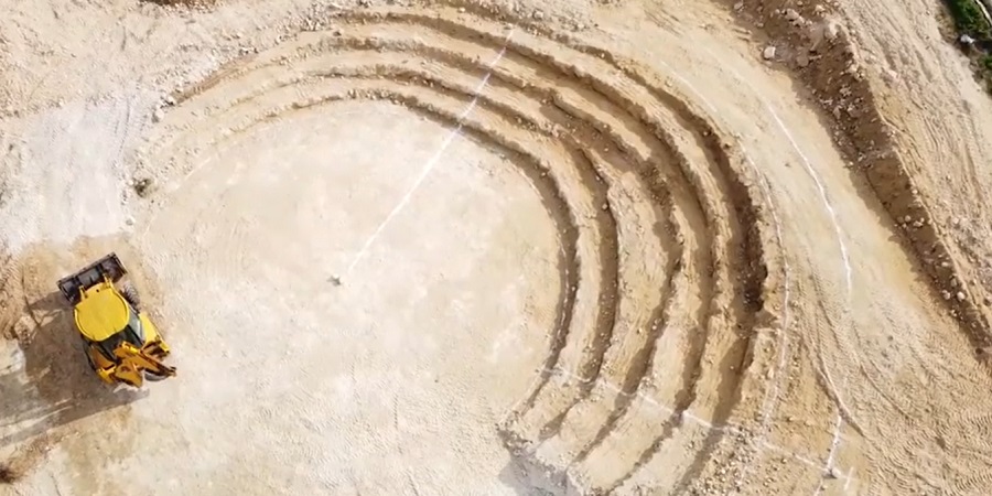 Χτίζουν Αρχαίο Ελληνικό θέατρο σε... ακριτικό χωριό της Κύπρου - ΒΙΝΤΕΟ