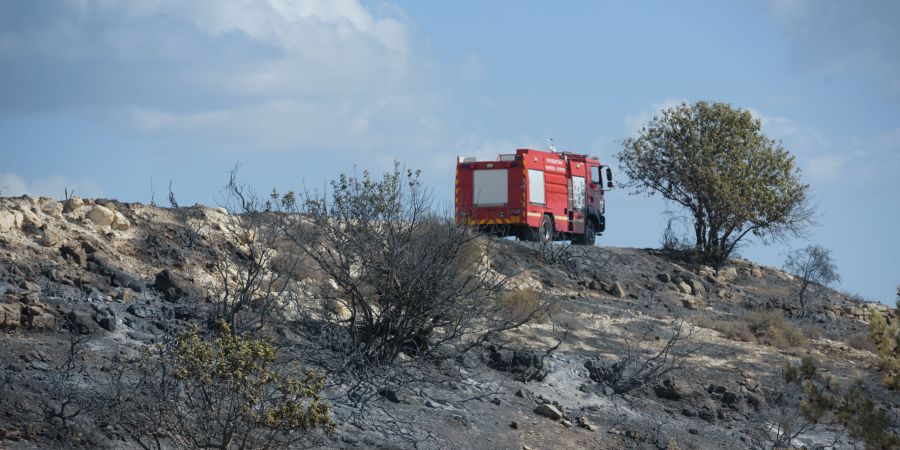 ΛΕΥΚΩΣΙΑ: Φωτιά από τα κατεχόμενα στη νεκρά ζώνη – Με Ηνωμένα Έθνη επιχειρεί η Πυροσβεστική