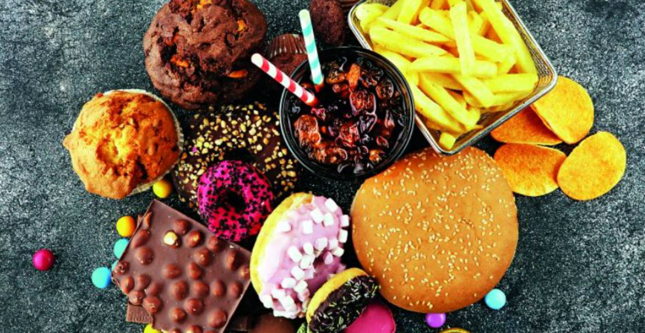 Διατροφή: Άνοια και εγκεφαλικό συνδέονται με την κατανάλωση υπερεπεξεργασμένων τροφίμων