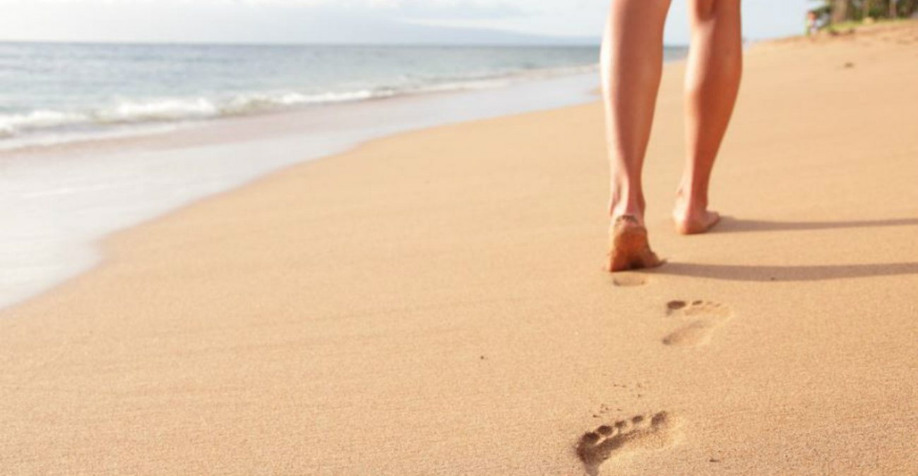 Περπατήστε ξυπόλητοι για την υγεία των ποδιών σας, λένε οι ειδικοί