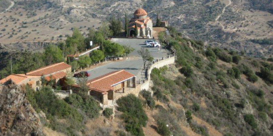 Πιθανόν να κόλλησαν από επισκέπτη οι μοναχοί στο Σταυροβούνι - Για τρίτη εβδομάδα κλειστό το μοναστήρι 