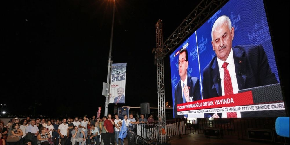 Παράδοξο στις εκλογές στην Τουρκία – Ντυμένη νυφούλα στην κάλπη – ΦΩΤΟΓΡΑΦΙΑ