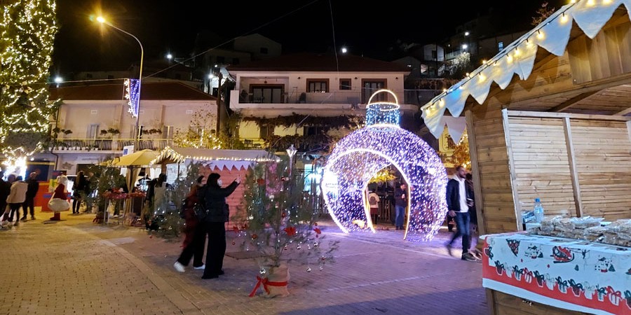 Χριστουγεννιάτικα χωριά: Πού θα λειτουργήσουν φέτος - Τι θα περιλαμβάνουν