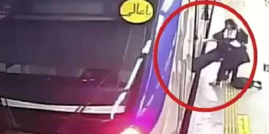 Ιράν: Εγκεφαλικά νεκρή έφηβη που φέρεται να χτυπήθηκε από την αστυνομία ηθών μέσα στο μετρό - Δείτε βίντεο
