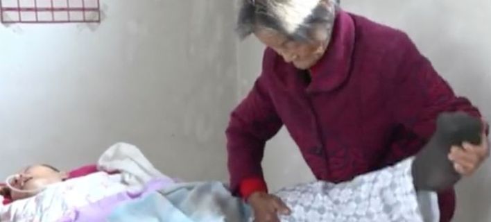 «Θαύμα»: Η δύναμη της μητρικής αγάπης «ξύπνησε» τετραπληγικό μετά από 12 χρόνια σε κώμα