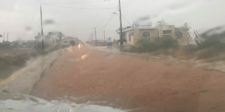ΛΕΥΚΩΣΙΑ - ΟΔΗΓΟΙ ΠΡΟΣΟΧΗ: Πλημμύρισαν δρόμοι από τις βροχές -ΦΩΤΟΓΡΑΦΙΕΣ&VIDEO