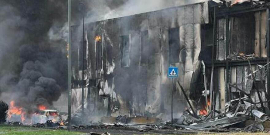 Ιταλία: Μικρό αεροσακάφος έπεσε πάνω σε κτίριο στο Μιλάνο - Νεκροί οι έξι επιβαίνοντες
