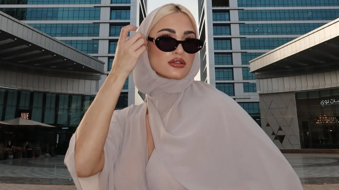 VIDEO: Η Ιωάννα Τούνη δέχτηκε νέα παρατήρηση στη Σαουδική Αραβία - Δεν φιλιόμαστε με τον σύντροφό μου, σαν τα ξαδέρφια πηγαίνουμε βόλτες