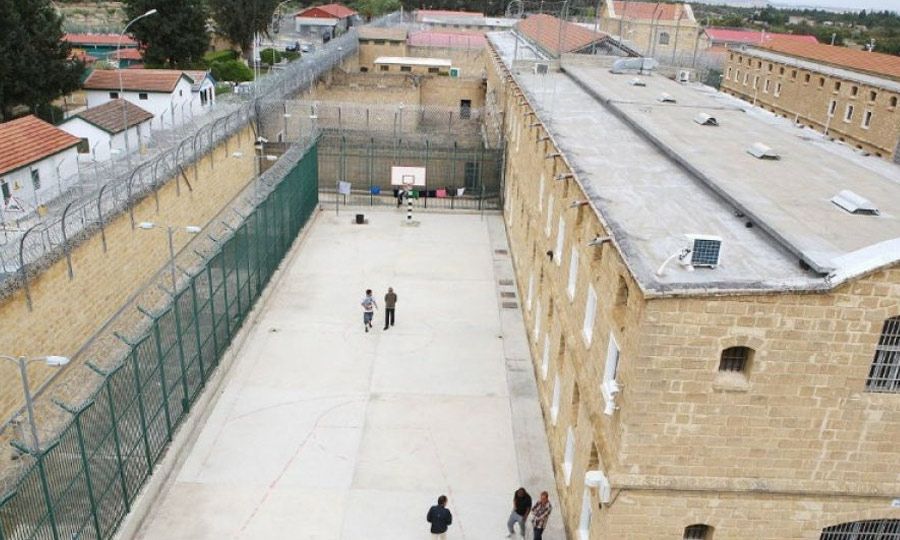 Αυτή αναλαμβάνει προσωρινά καθήκοντα ως αναπληρώτρια Διευθύντρια των Κεντρικών Φυλακών 