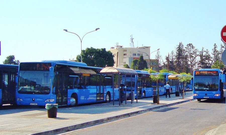 ΚΥΠΡΟΣ - ΚΟΡΩΝΟΪΟΣ: Περιορίζει κι άλλο τις δημόσιες μεταφορές το Υπουργείο- Τι θα ισχύει για λεωφορεία και ταξί