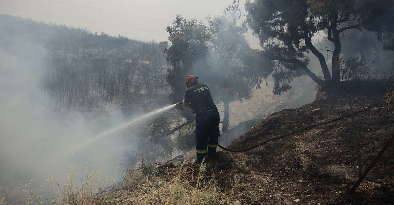 Φωτιές στην Ελλάδα: Αίτημα βοήθειας προς EE - Θα συνδράμουν πυροσβέστες από Πολωνία, Σλοβακία και Ρουμανία