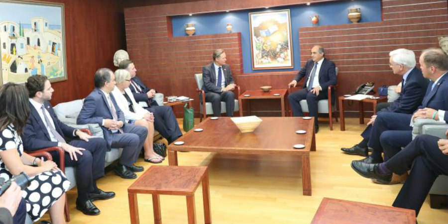 Κυπριακό και διμερείς σχέσεις σε συνάντηση Συλλούρη με Συντηρητικούς 