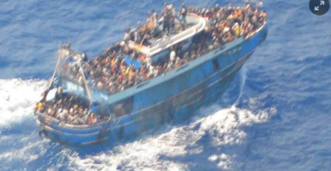 Συγκλονιστικές φωτογραφίες: Ο ένας πάνω στον άλλον οι μετανάστες στο πλοίο λίγο πριν βυθιστεί ανοιχτά της Πύλου