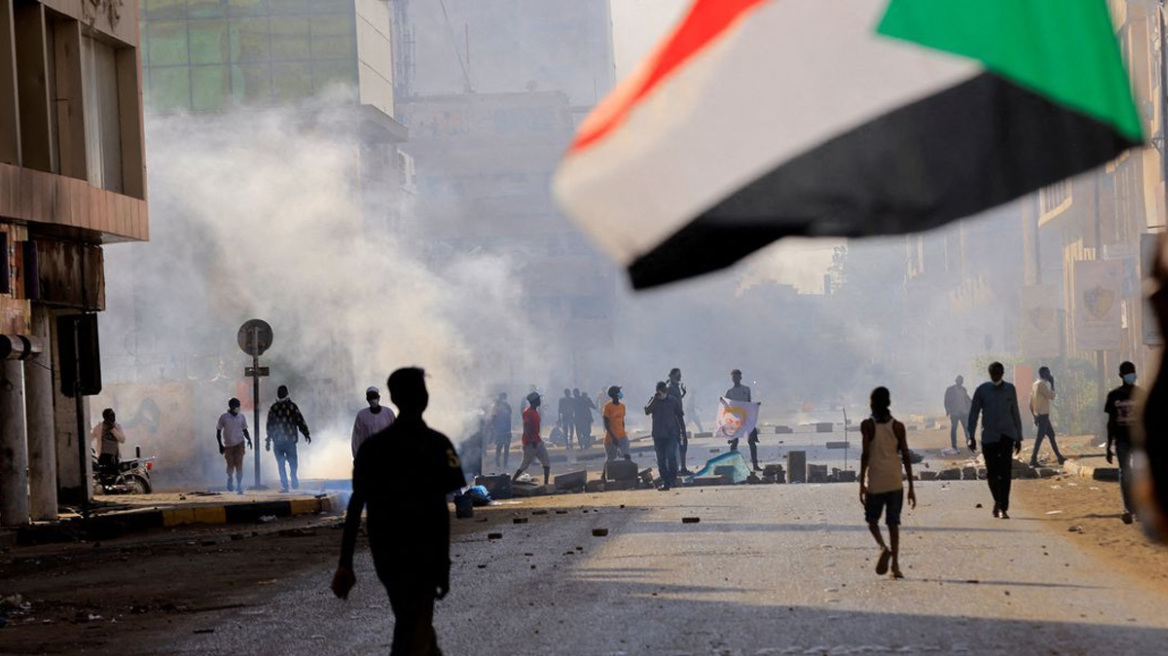 Σουδάν - Μαρτυρία Έλληνα: «Φοβάμαι, ο πατέρας μου είναι εγκλωβισμένος»