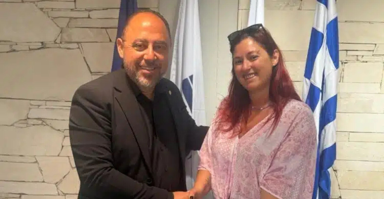 Απίστευτο: Τουρίστρια έκανε τατουάζ το λογότυπο Δήμου στον καρπό της - Ο λόγος θα σε εκπλήξει - Φωτογραφία