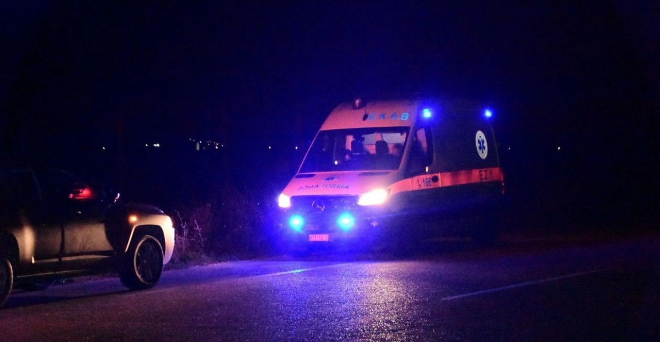 Τεράστιος βράχος έπεσε σε δρόμο στη Χίο μετά από κατολίσθηση - Από θαύμα σώθηκαν επιβάτες ΙΧ