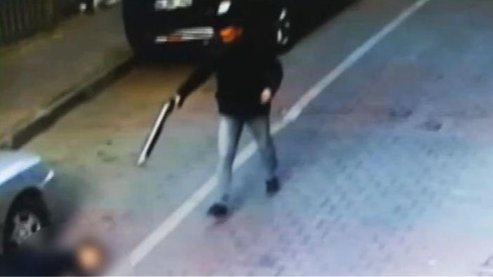 Συγκλονιστικό VIDEO: Έφηβος εκτελεί εν ψυχρώ συμμαθητή του σε δρόμο της Κωνσταντινούπολης!