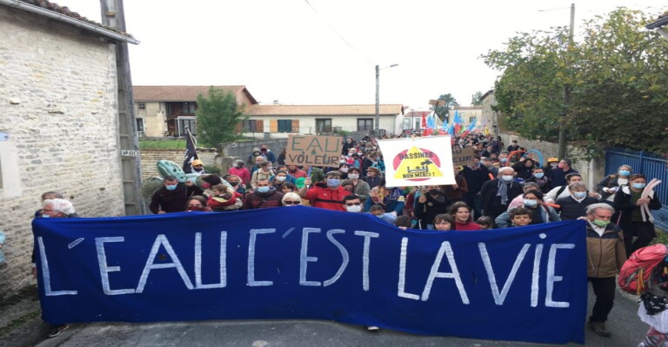 Γαλλία: Μαίνεται ο «πόλεμος του νερού» -Συγκρούσεις διαδηλωτών και αστυνομίας στα δυτικά εν μέσω λειψυδρίας